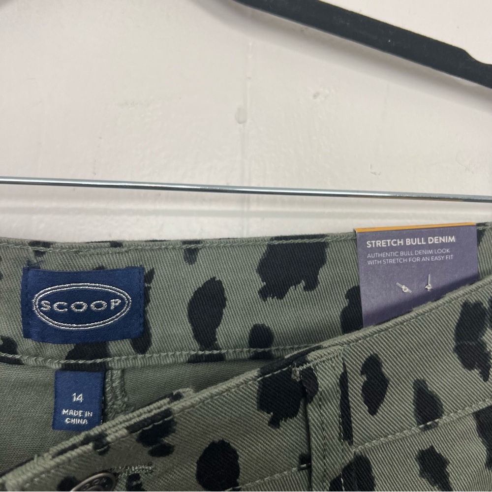 NWT Scoop Leopard Barrel Jeans Size 14 Stretch Bull Denim Olive Green Black - Picture 2 of 6